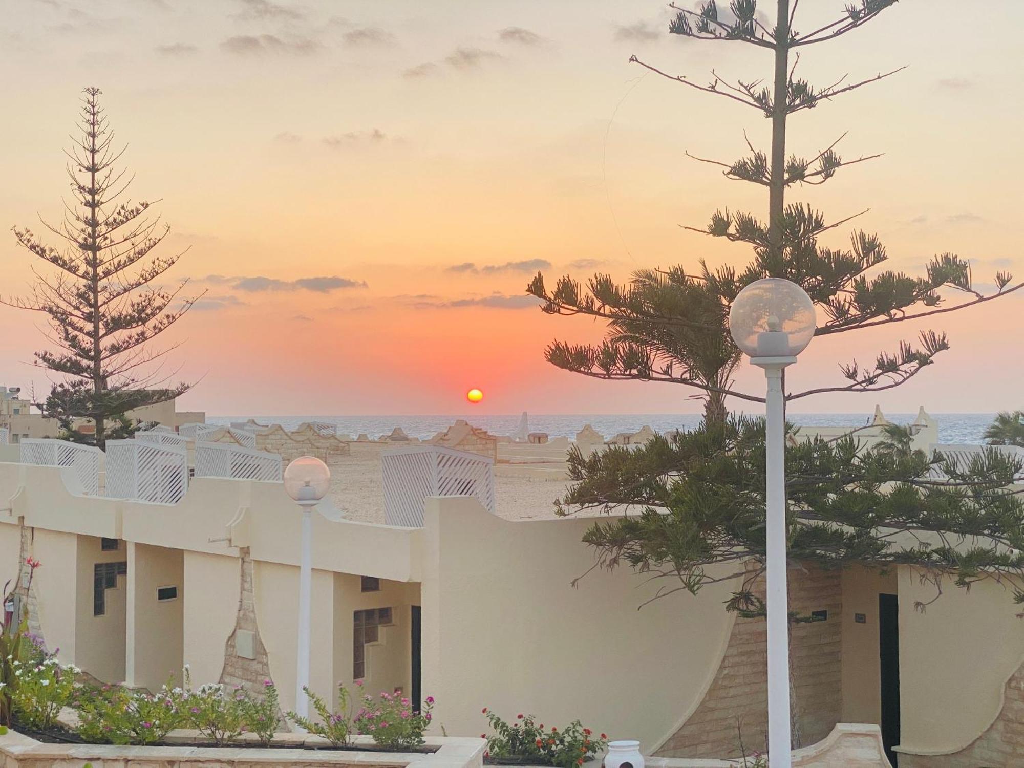 Borg El Arab Beach Resort Extérieur photo Sunset in Safi